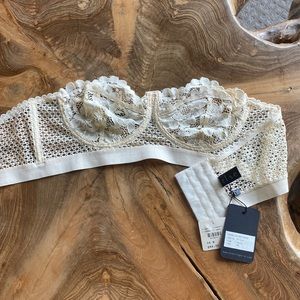 Strapless lace bra